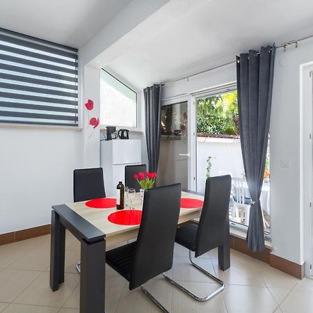 Family Apartment Romina Врсар Экстерьер фото